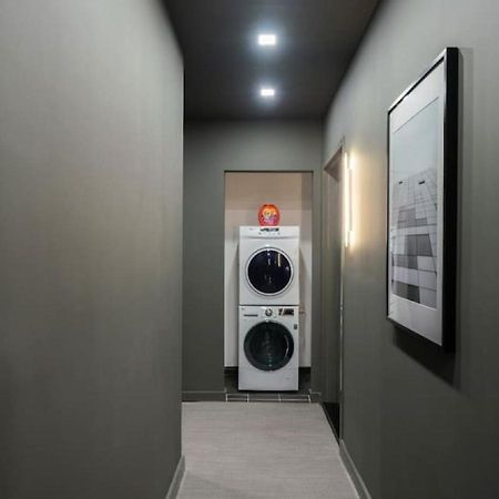 ニューヨークLuxe Studio With Charming Juliet Balconyアパートメント エクステリア 写真